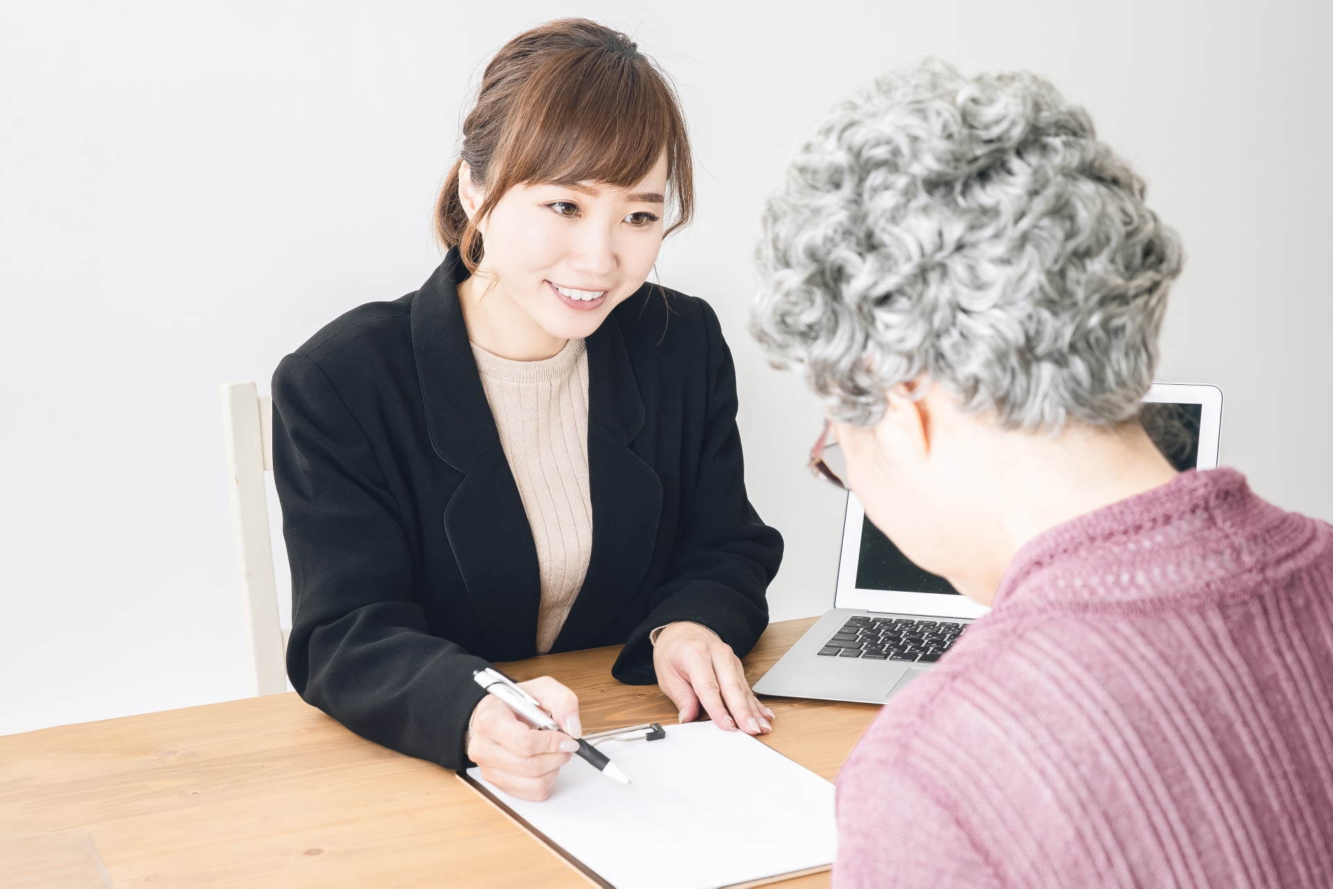 費用の明瞭化と割引制度の利用